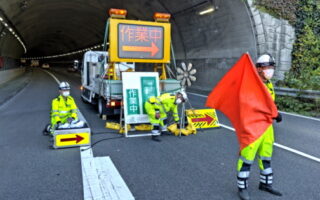 所長パト 横浜横須賀道路 金沢支線 上り線走行車線規制（横浜町田営業所）