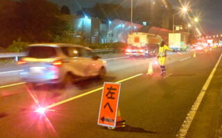 安全パト 東名高速道路 上り線 右2車線規制（平塚営業所）