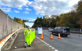 安全パト 小田原厚木道路 上り線 走行車線規制（平塚営業所）