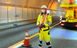 安全パト 小田原厚木道路 下り線 追越車線規制（平塚営業所）