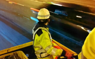 安全パト 東名高速道路 下り線 追越車線規制（厚木営業所）