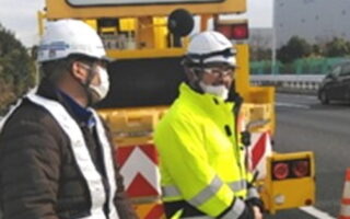 所長パト 湾岸線東行き 東扇出口付近 東行きS規制（港北営業所）