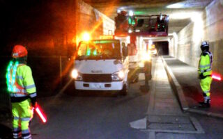 安全パト 横浜横須賀道路　日野高架橋　高架下側道通行止（横浜町田営業所）