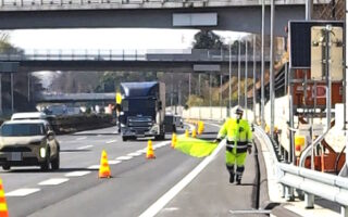 安全パト 東名高速道路上り線路肩規制（横浜町田営業所）