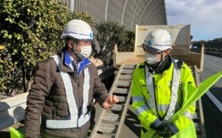 安全パト 東名高速道路 上り線 路肩規制（厚木営業所）