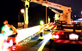 安全パト 横浜横須賀道路 上り線 走行車線規制（横浜町田営業所）
