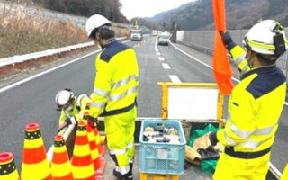所長パト 中央高速道路 下り線 車線規制（八王子多摩営業所）