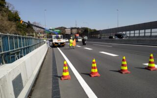 安全パト 横浜横須賀道路上り線車線規制（横浜町田営業所）