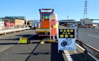 送り出しパト 小田原厚木道路上り線追越車線規制（平塚営業所）