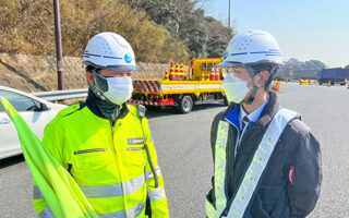 安全パト 横浜横須賀道路下り線走行車線規制（港北営業所）