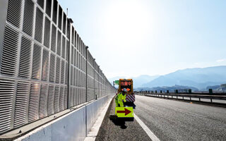 安全パト 中央自動車道上り線走行車線規制（甲府営業所）