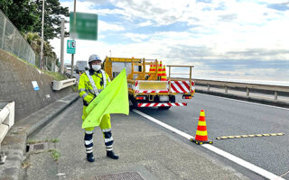 所長パト 西湘バイパス上り線走行車線規制（平塚営業所）