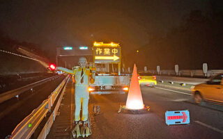 安全パト 新名神高速道路上り線車線規制（名古屋営業所）