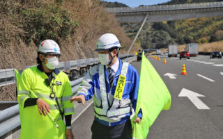 支社長パト 新東名高速道路上り線走行車線規制（沼津営業所）