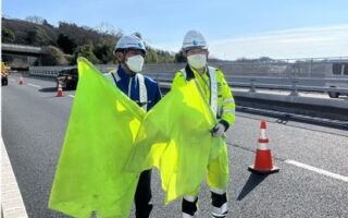 所長パト 小田原厚木道路上り線走行車線規制（平塚営業所）