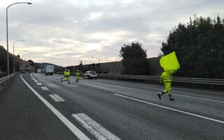 支社長パト 東名高速道路上り線追越車線規制（御殿場営業所）