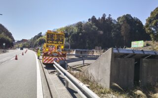 安全パト 阪神高速道路7号北神戸線上り線追越車線規制（西宮営業所）