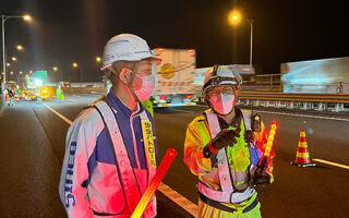 安全パト 東名高速道路上り線走行車線規制（厚木営業所）