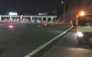 所長パト 横浜横須賀道路下り線走行車線規制（横浜町田営業所）