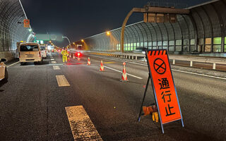 安全パト 東京外環自動車道外回り走行車線規制（葛西営業所）