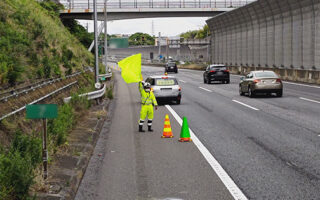 安全パト 東名高速道路下り線路肩規制（横浜町田営業所）