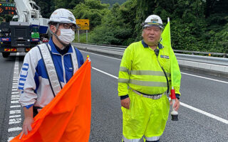 安全パト 中央自動車道下り線車線規制（八王子多摩営業所）