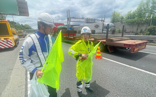 安全パト 東名高速道路下り線走行車線規制（厚木営業所）
