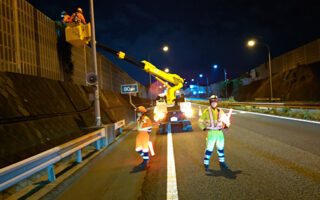 安全パト 横浜横須賀道路下り線走行車線規制（横浜町田営業所）