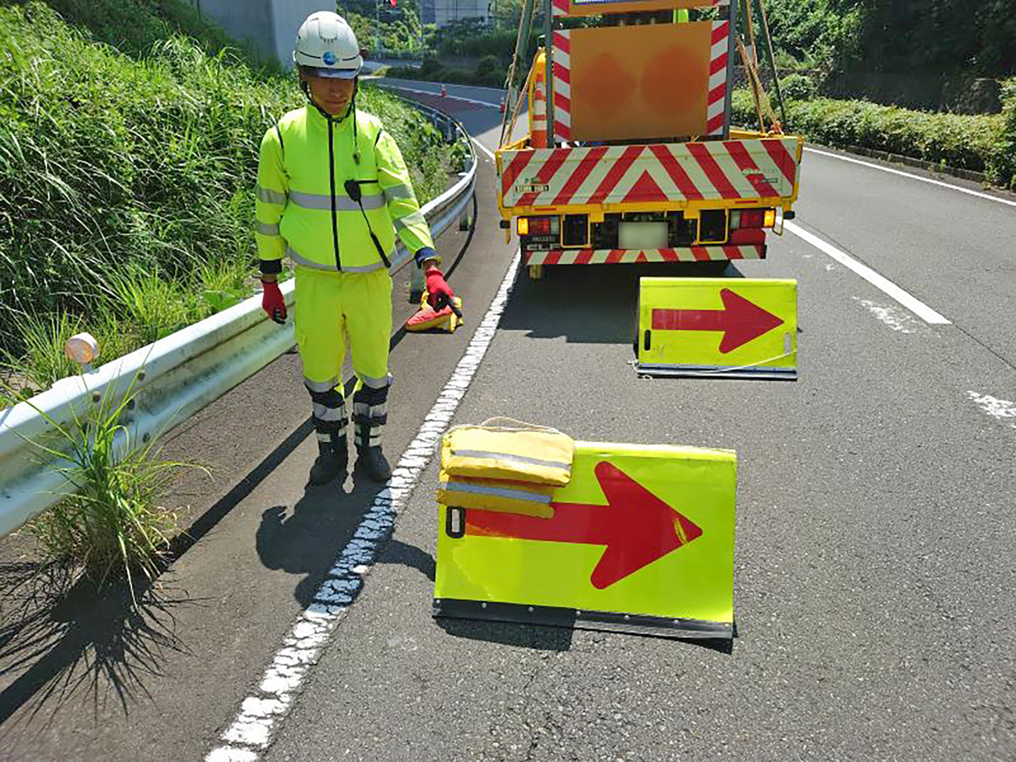 設置パト 県道76号線片側交互通行規制（沼津営業所） - シンコー 