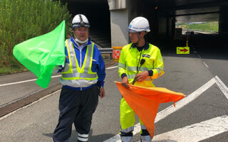 安全パト 中央自動車道上り線路肩・ランプ・登坂車線規制（八王子維持営業所）