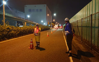所長パト 西行き右車線規制（加平営業所）