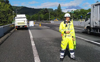 所長パト 東名高速道路下り線走行車線規制（御殿場営業所）