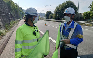 所長パト 東名高速道路上り線走行車線規制（御殿場営業所）