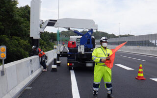 安全パト 横浜横須賀道路上り線登坂車線規制（横浜町田営業所）