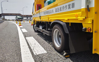 安全パト 第三京浜上り線車線規制（港北営業所）