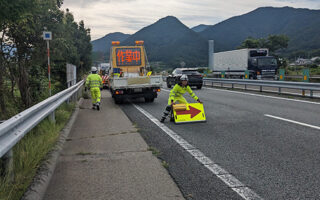 所長パト 中央自動車道上り線走行車線規制（甲府営業所）