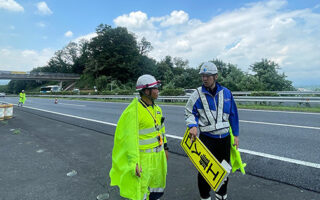 所長パト 上信越自動車道下り線走行車線規制（長野営業所）