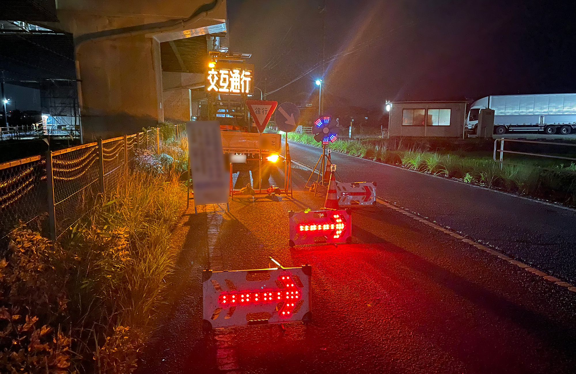 安全パト 県道40号片側交互通行規制（名古屋営業所） - シンコー 