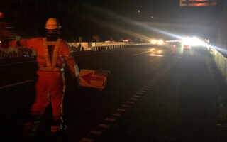 設置パト 中央自動車道下り線走行車線規制（八王子維持営業所）