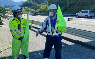 所長パト 中央自動車道下り線左ルート閉鎖（大月営業所）