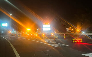 設置パト 小田原厚木道路下り線車線規制（平塚営業所）