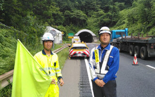 支社長パト 関越自動車道下り線走行車線規制（高崎営業所）