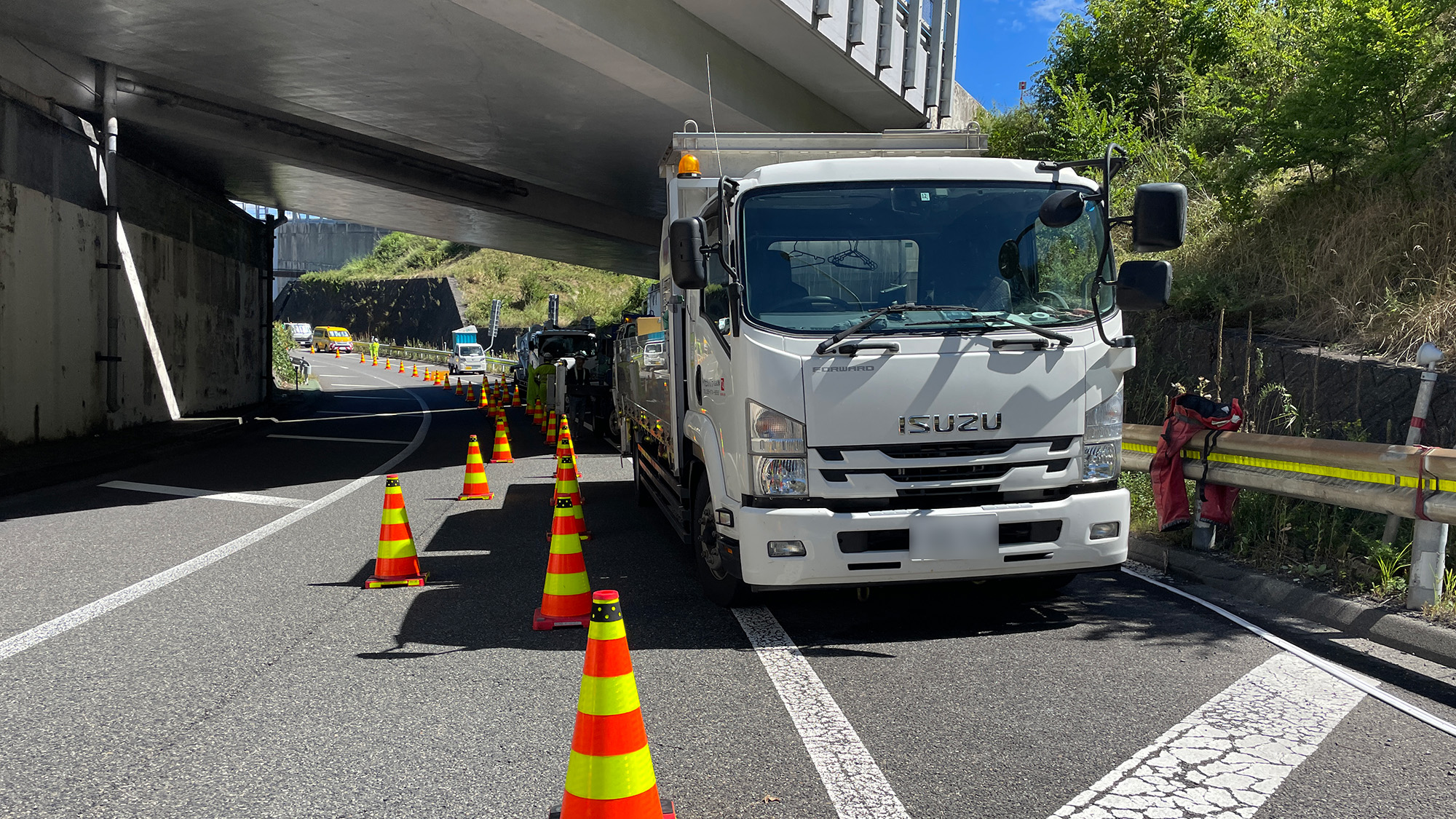 段差 スロープ スロープカーランプトライアングルパッド交通施設のスピードに沿って10センチメートルゴムの道道 段差スロープ ゴム (（路側のランプ  ステップパッドスロープパッド車上り坂沿いラバー道路勾配閾値トライアングル）