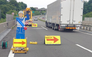 所長パト 上信越自動車道下り線走行車線規制（佐久営業所）
