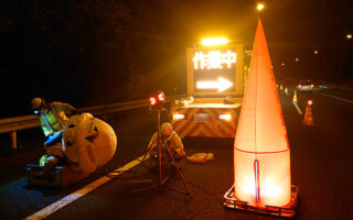 所長パト 中央自動車道下り線追越車線規制（八王子多摩営業所）