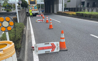 安全パト 県道56号 車線規制（加平営業所）