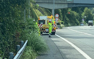 所長パト 中央自動車道下り線左ルート閉鎖（大月営業所）