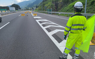 設置パト 中央自動車道下り線走行車線規制（松本営業所）