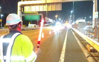 安全パト 首都高速道路・湾岸線（東京）西行き左VF規制（港北営業所）