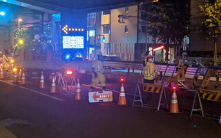 所長パト 国道246号上り線右2車線規制（港北営業所）